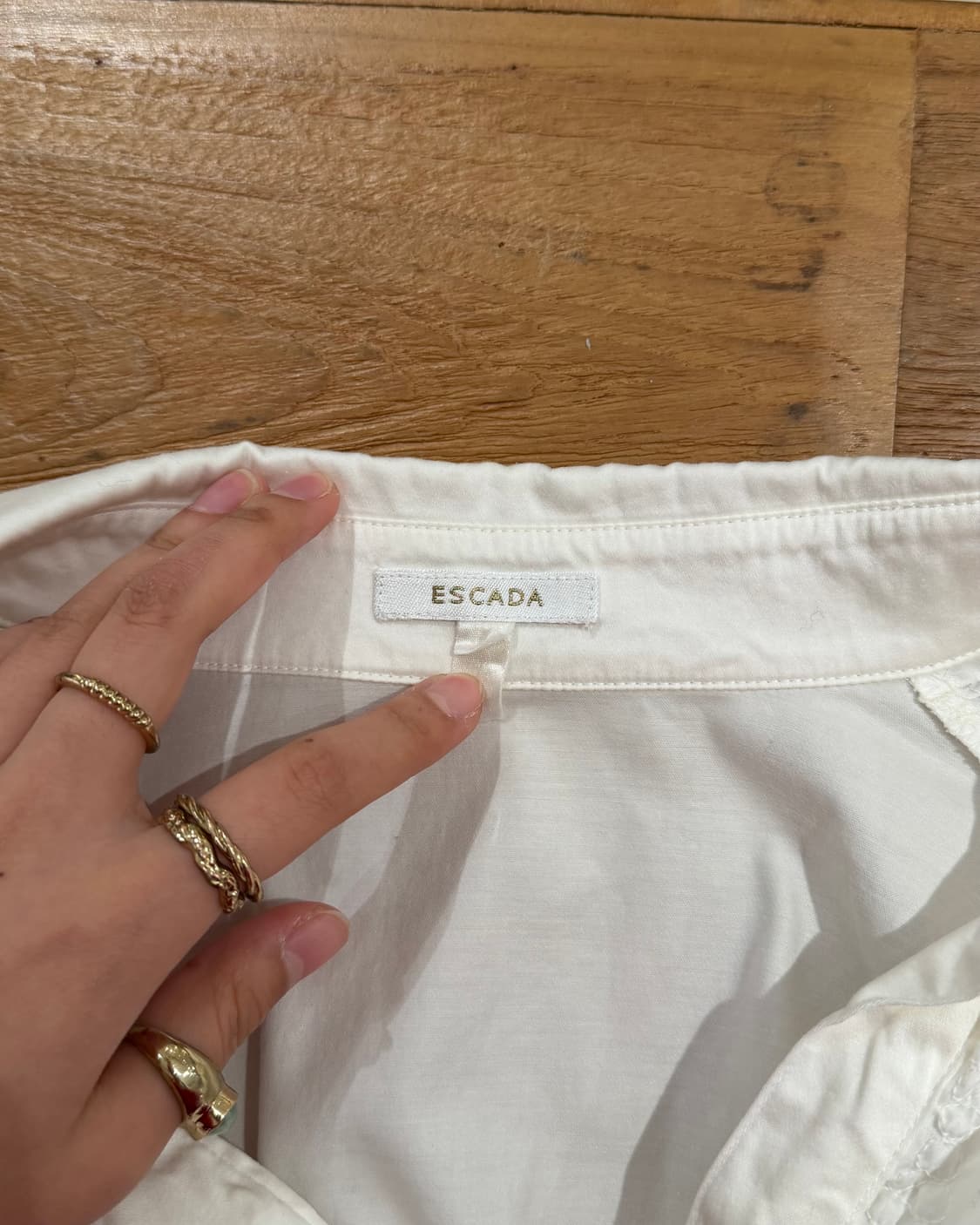 에스카다 화이트 셔링 디테일 블라우스 상품이미지8