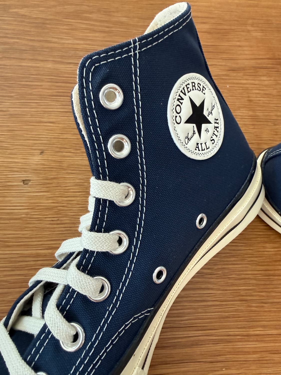 컨버스 척 테일러 새상품 240사이즈입니다. 상품이미지4