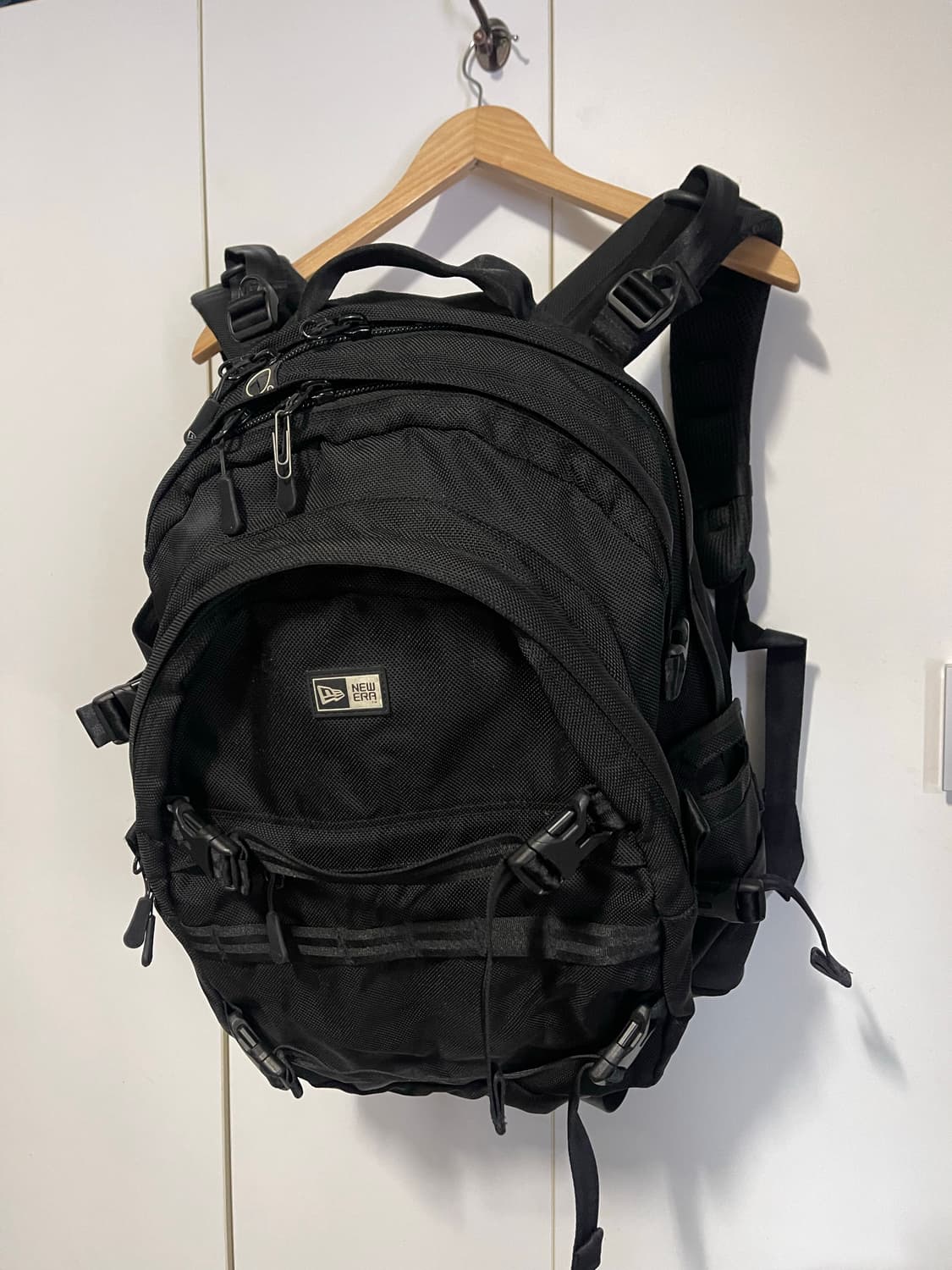 뉴에라 블랙 백팩 상품이미지1