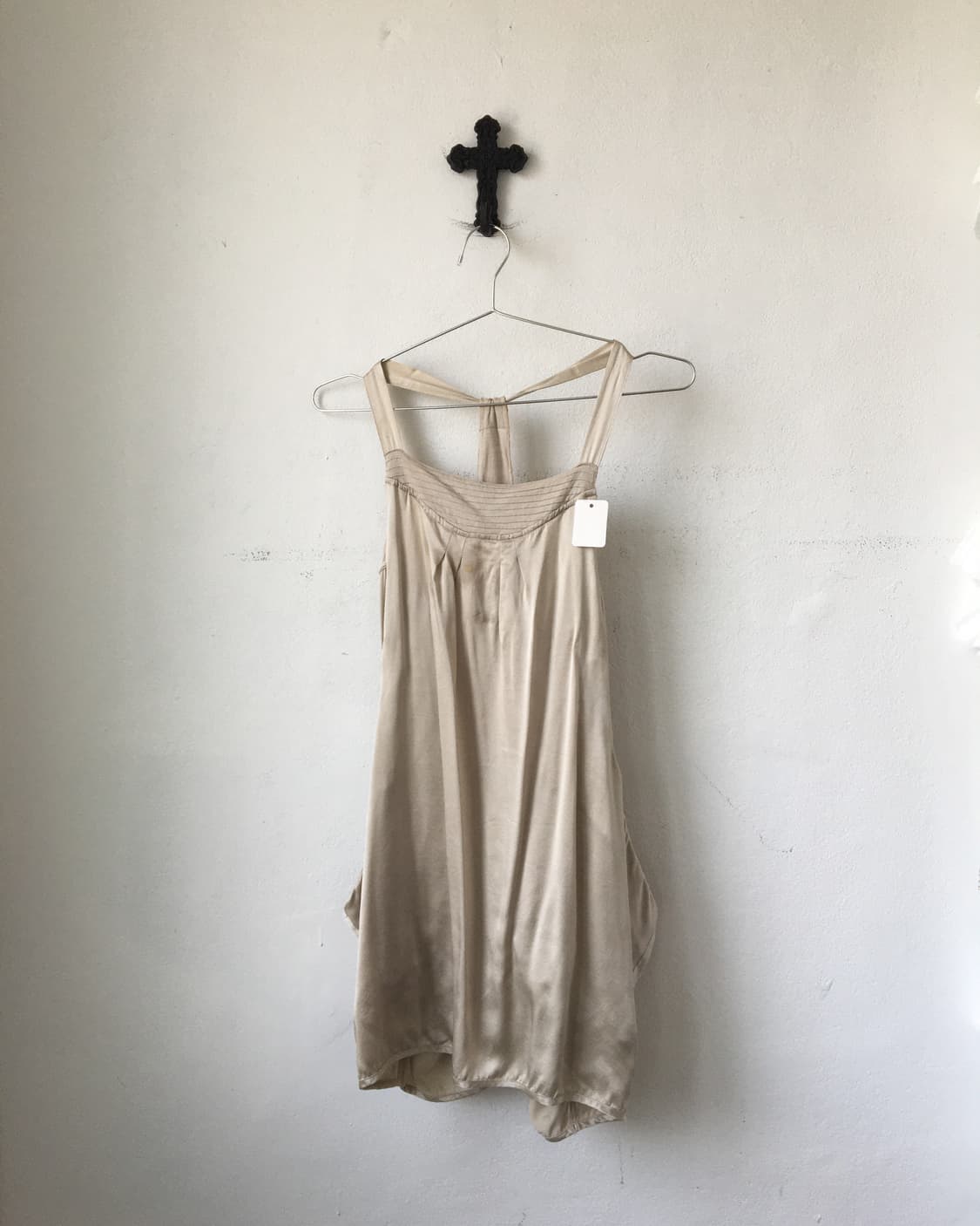 Glossy unbalanced point sleeveless onepi 상품이미지2
