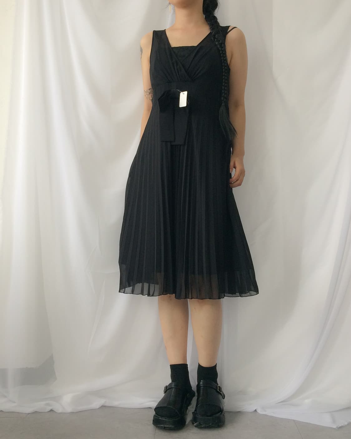 Ribbon point pleats sleeveless onepiece 상품이미지1