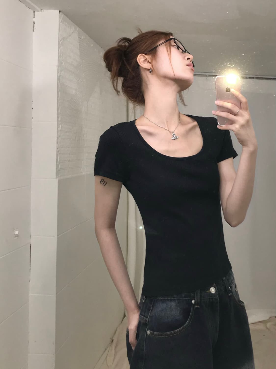 꾸레쥬 블랙 스쿱넥 골지 반팔 티셔츠 상품이미지2
