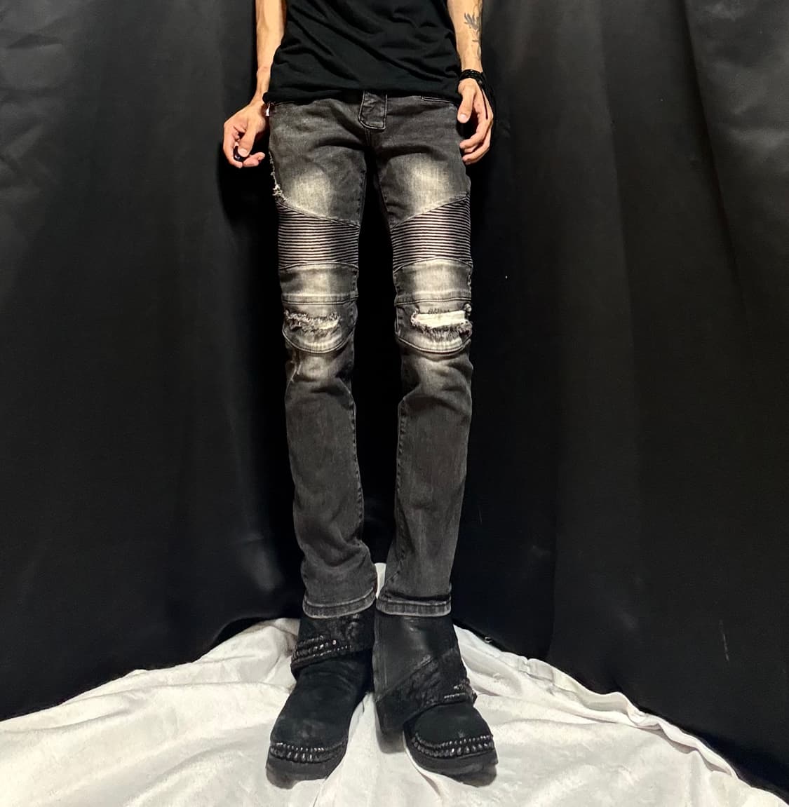 “Unknown” Black Distressed Biker Pants 상품이미지2