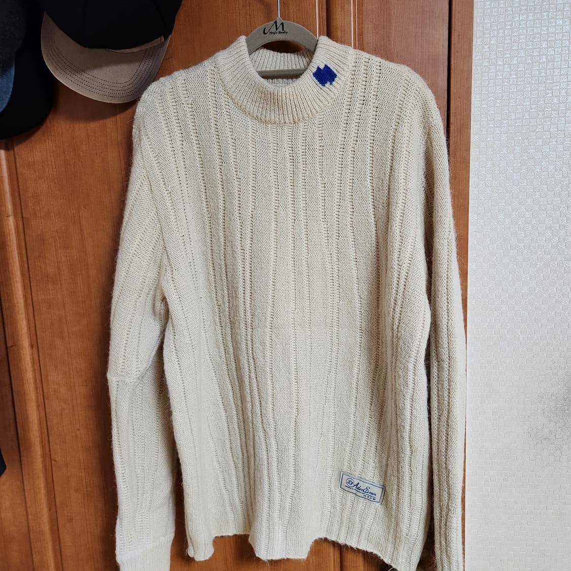 아더에러 플루익 니트 A1 스웨터 fluic logo knit 맨투맨 상품이미지2