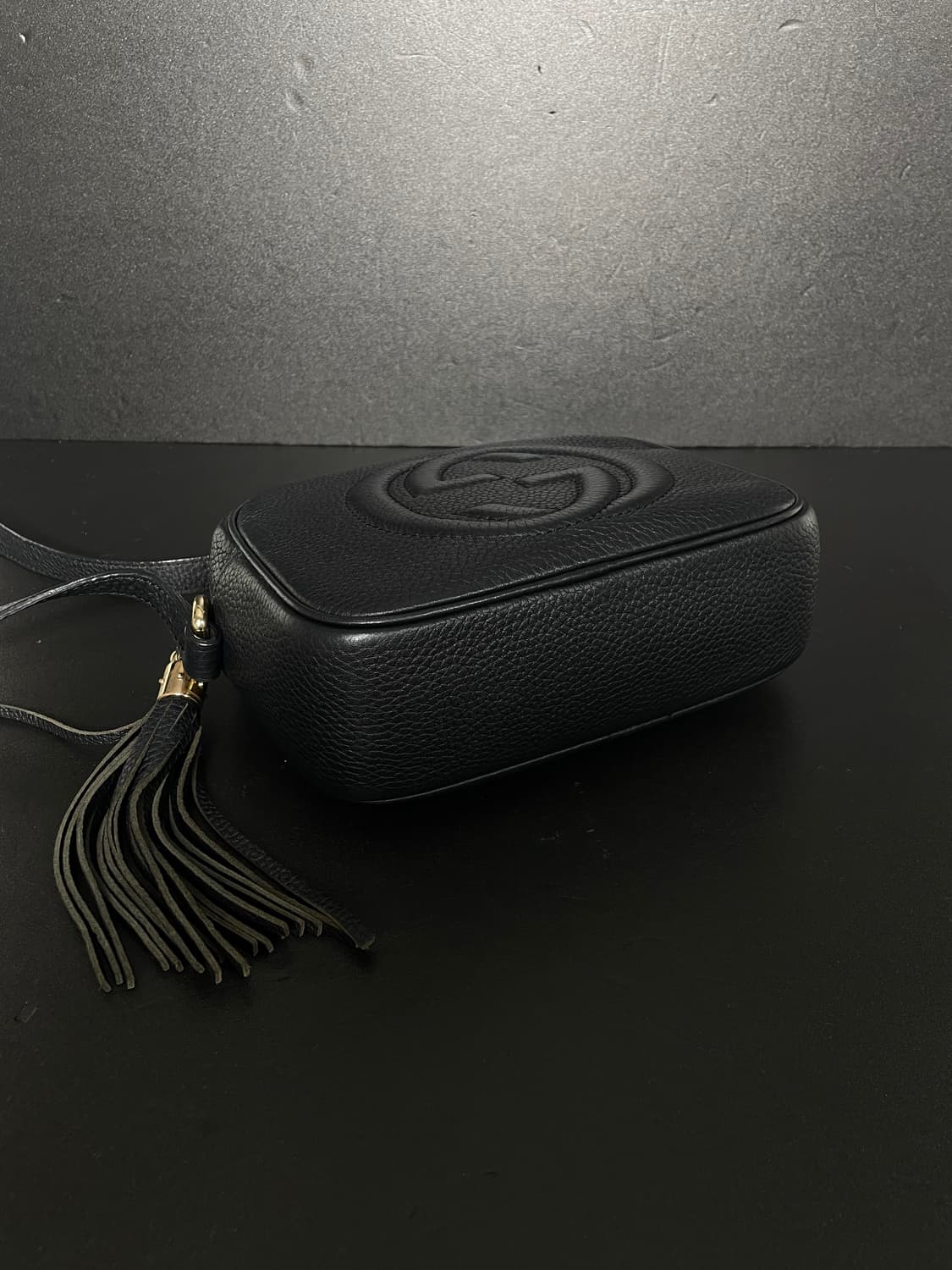 GUCCI 구찌 소호 카프스킨 레더 테슬 디스코백 상품이미지4