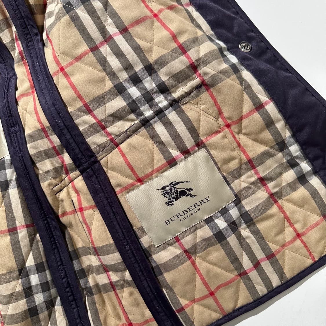 버버리 노바체크 라이닝 벨티드 퀼팅 자켓 상품이미지9