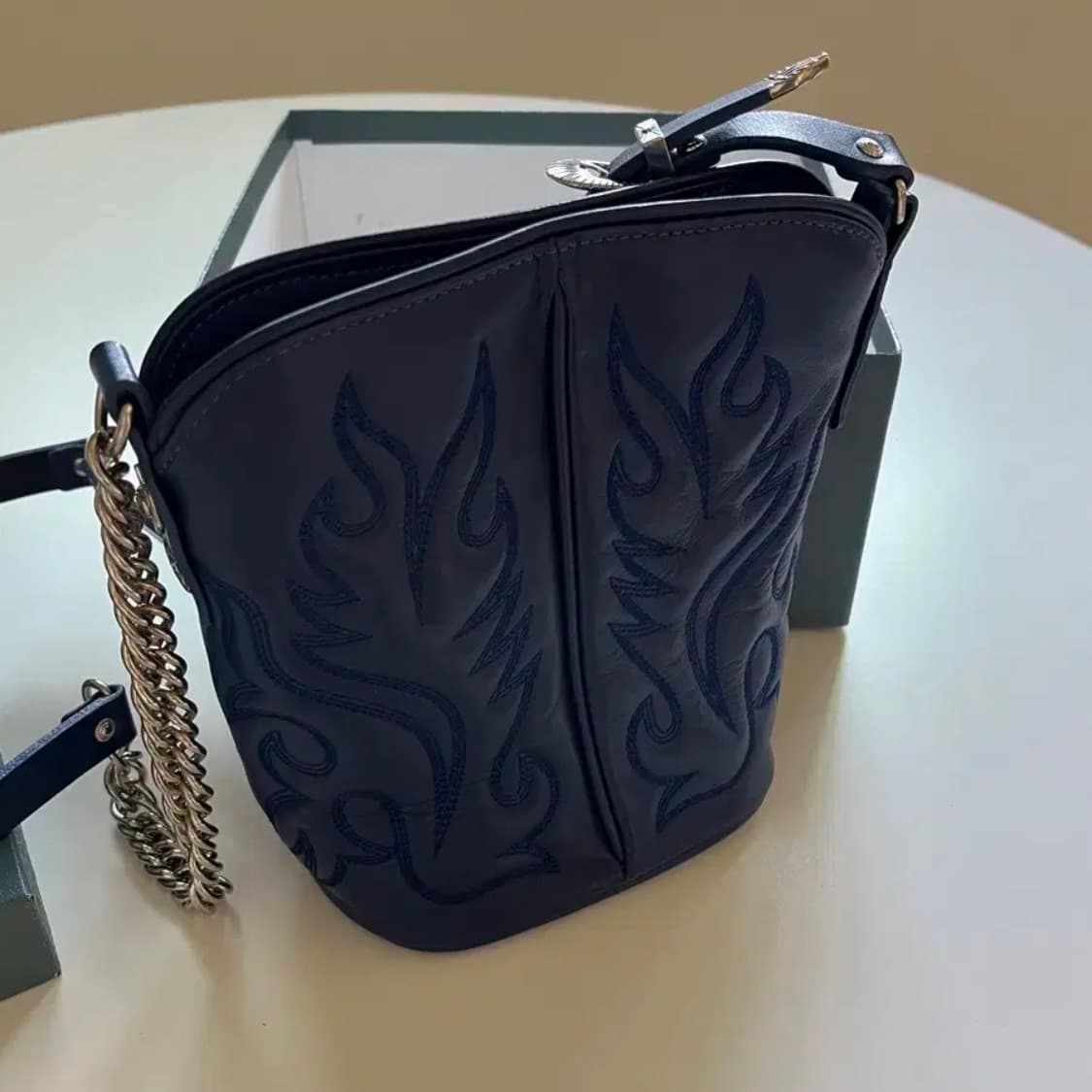 Toga western chain bag mini blue 상품이미지3