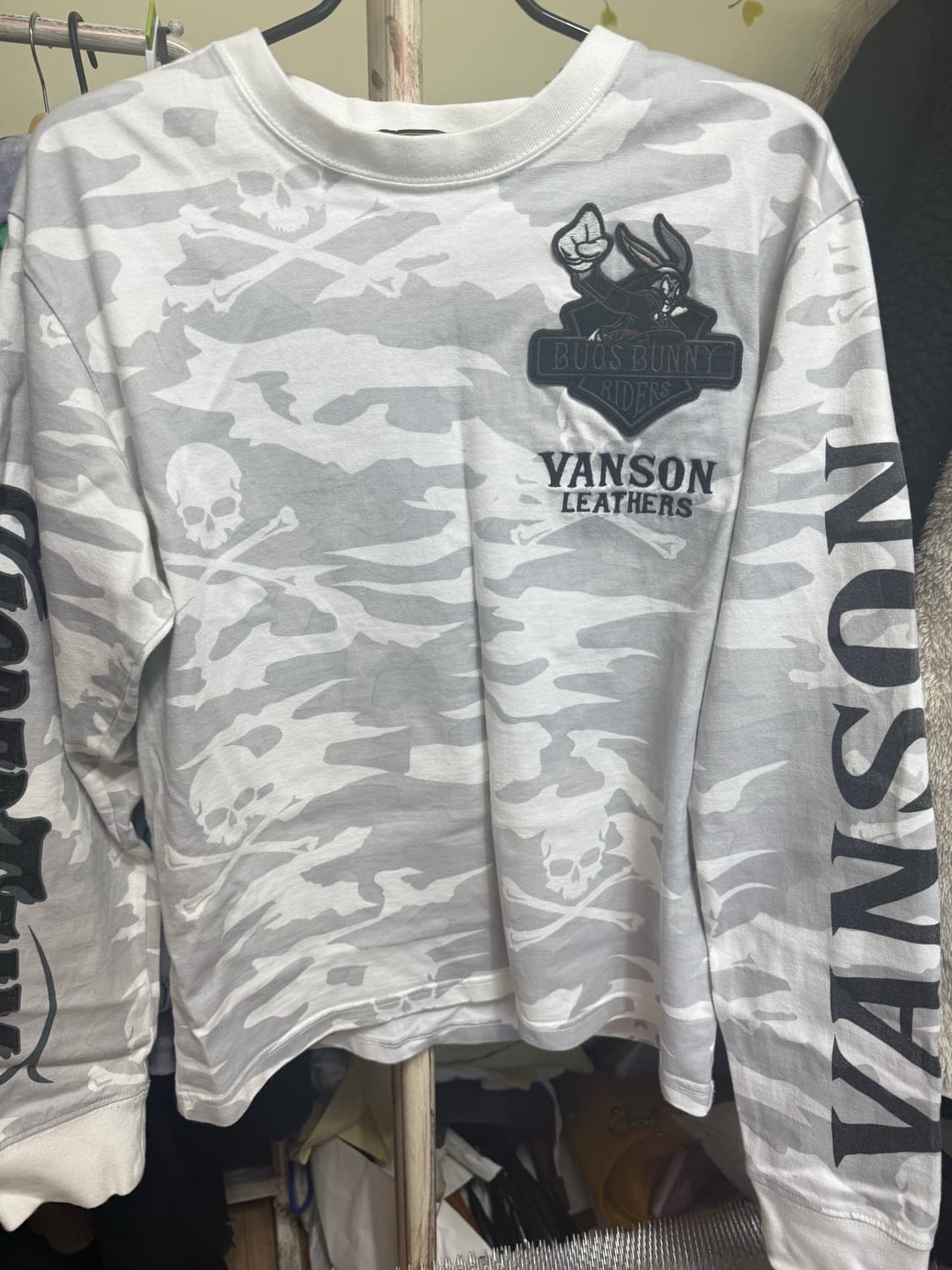 밴슨X루니툰즈 화이트카모 자수 롱슬리브 상품이미지1