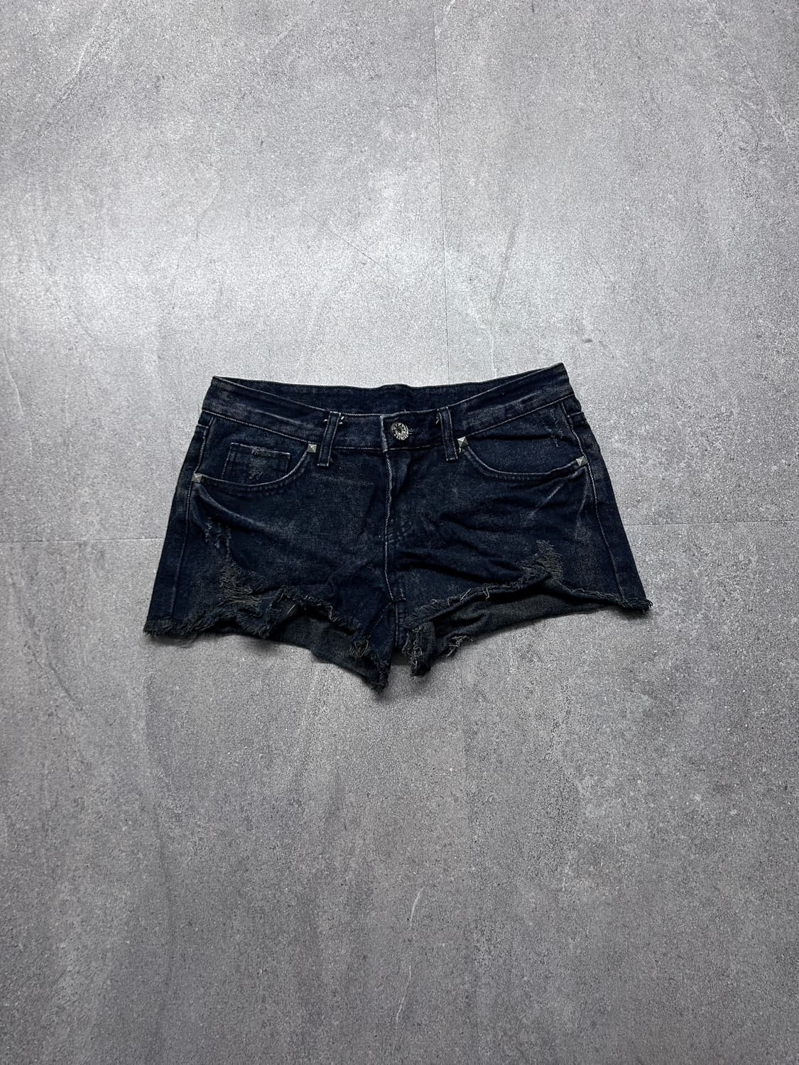 스터드 디스트레스드 블랙 데님 쇼츠 상품이미지4