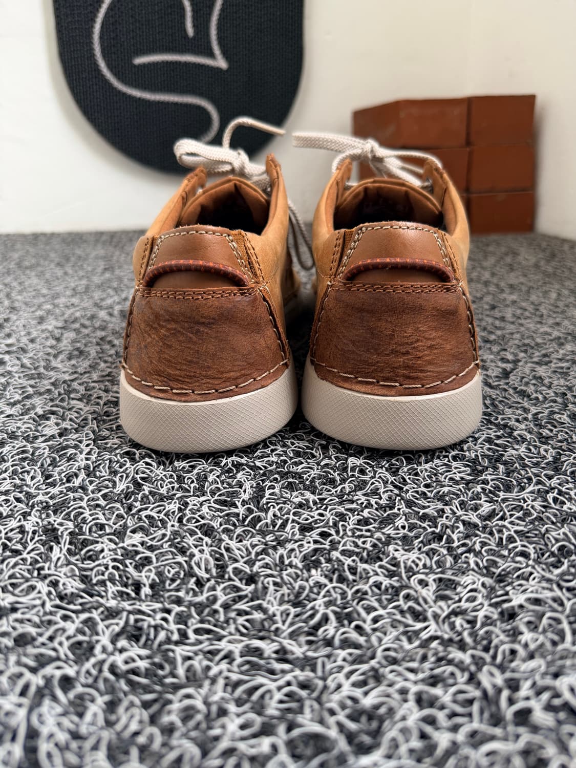 클락스(Clarks) 탄 컬러 가죽 스니커즈 상품이미지2