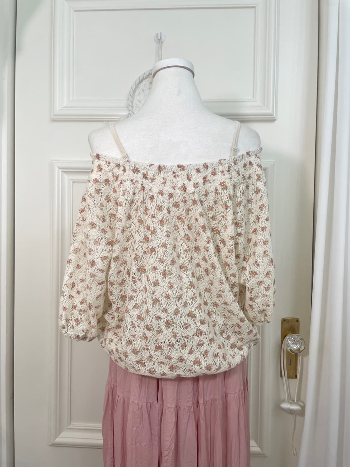 ivory flower lace off-shoulder crochet t 상품이미지5