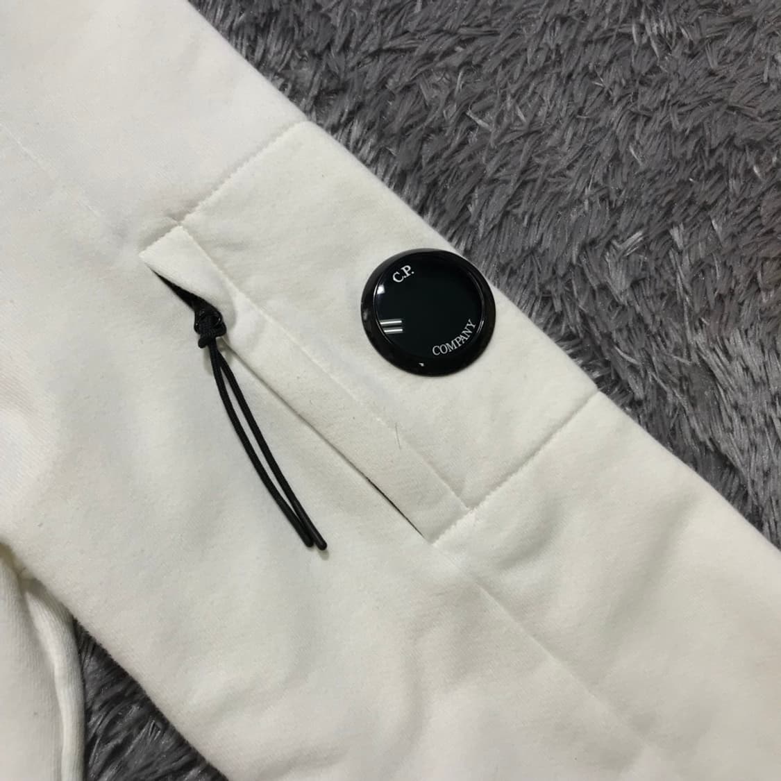 [[L, QR정품] C.P 컴퍼니 싱글 렌즈 맨투맨@216 상품이미지4