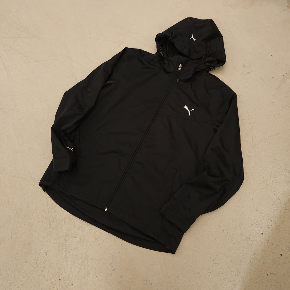 푸마 멀티로고 블랙 바람막이 상품이미지1