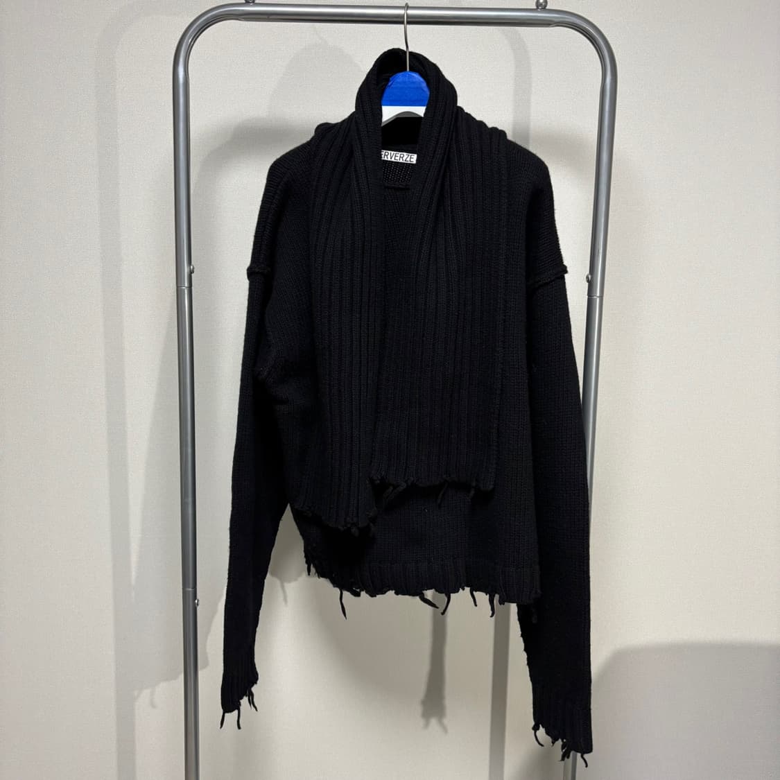 F) PERVERZE 퍼버즈 머플러 크래쉬 니트 상품이미지1