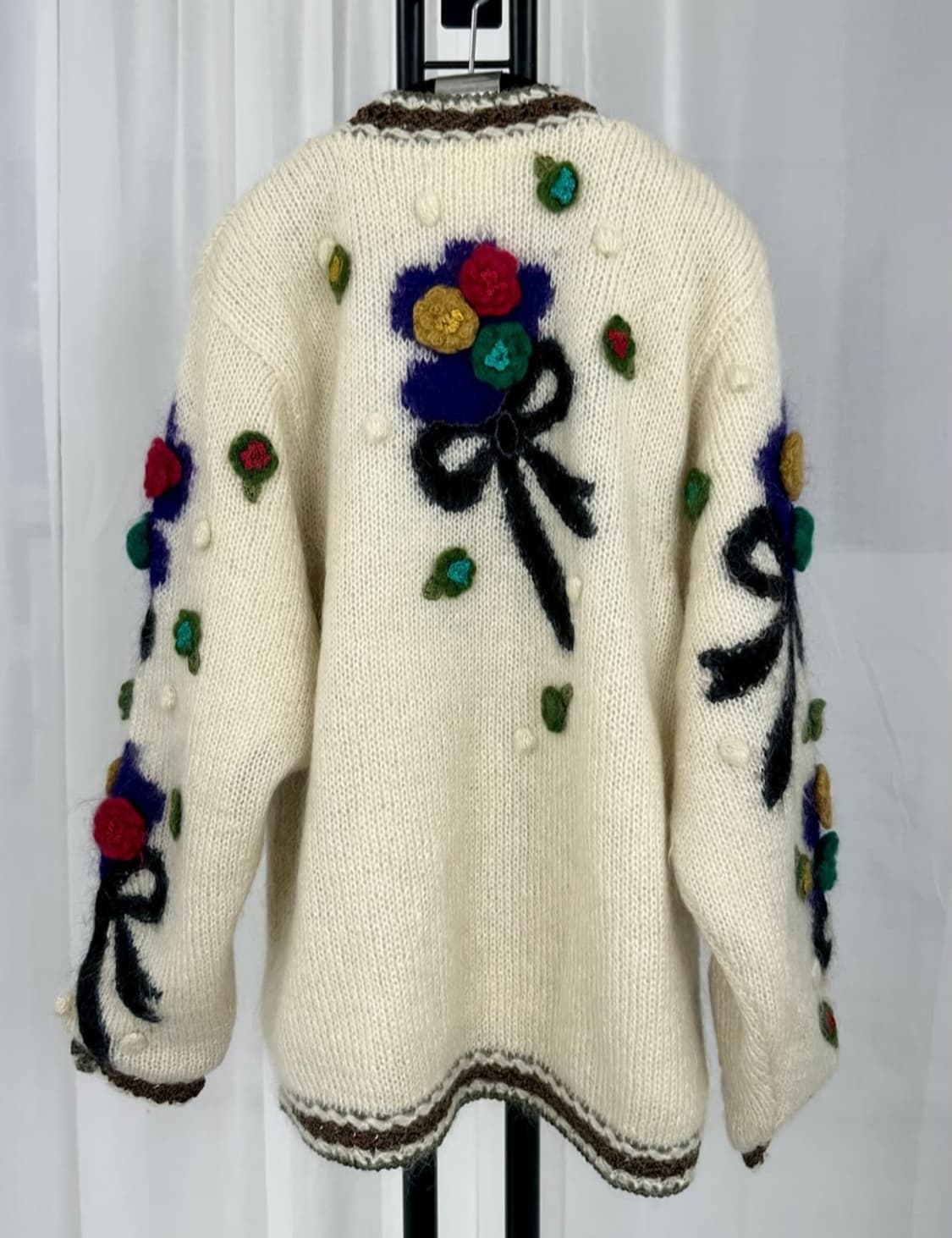 입체꽃 스웨터 상품이미지10