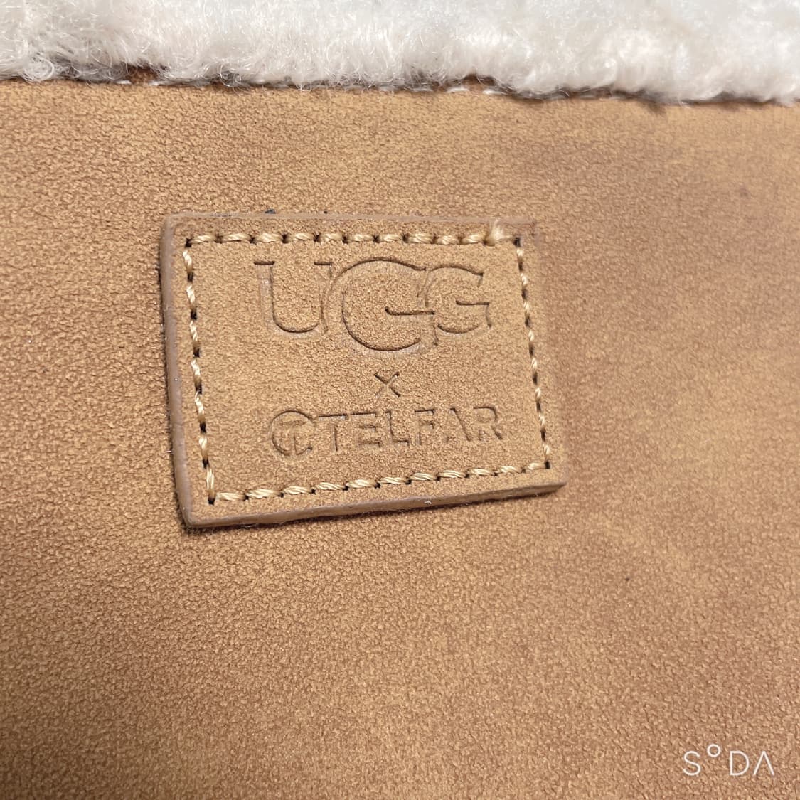 어그 텔파 크로스백 상품이미지3