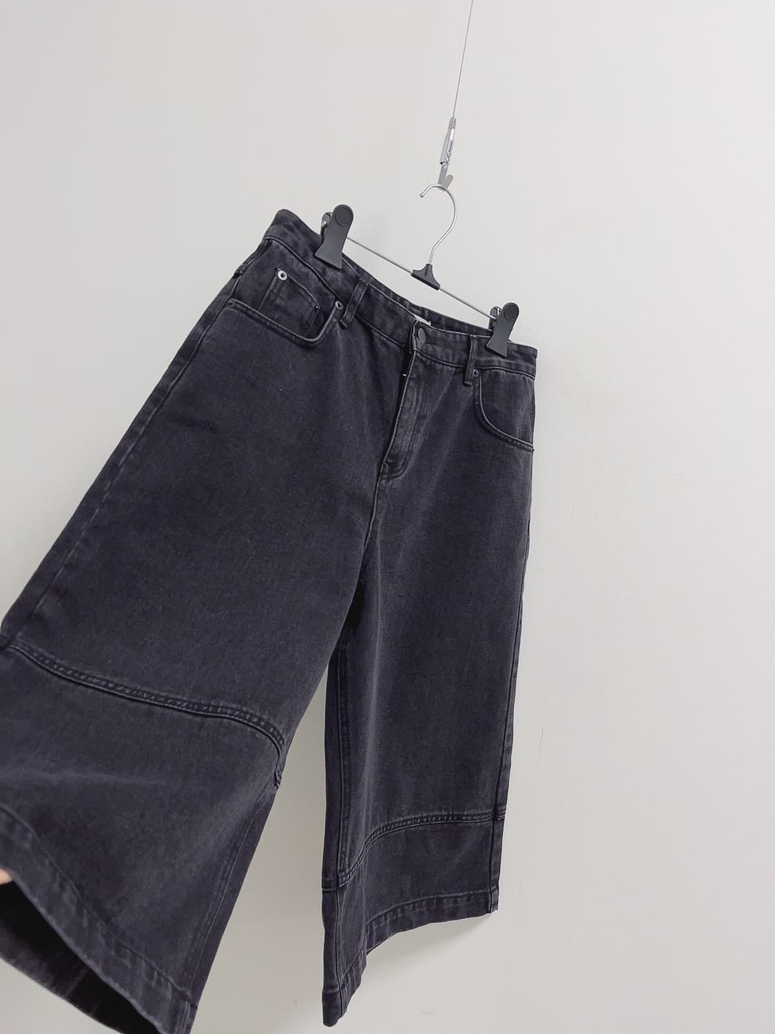 후왓웨어 블랙 와이드 버뮤다 데님 팬츠 상품이미지3