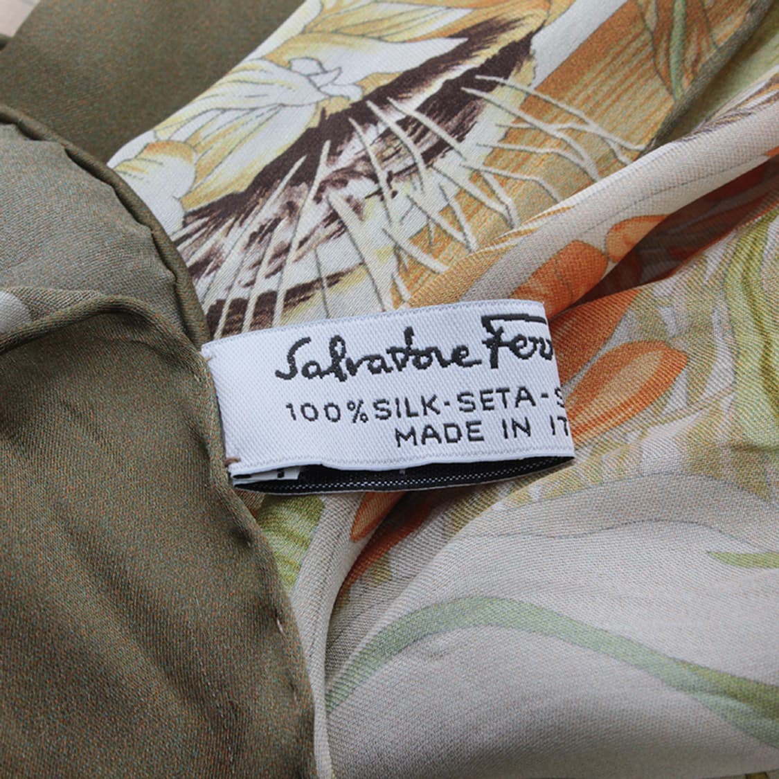 페라가모 레오파드 플로럴 실크 스카프 상품이미지3