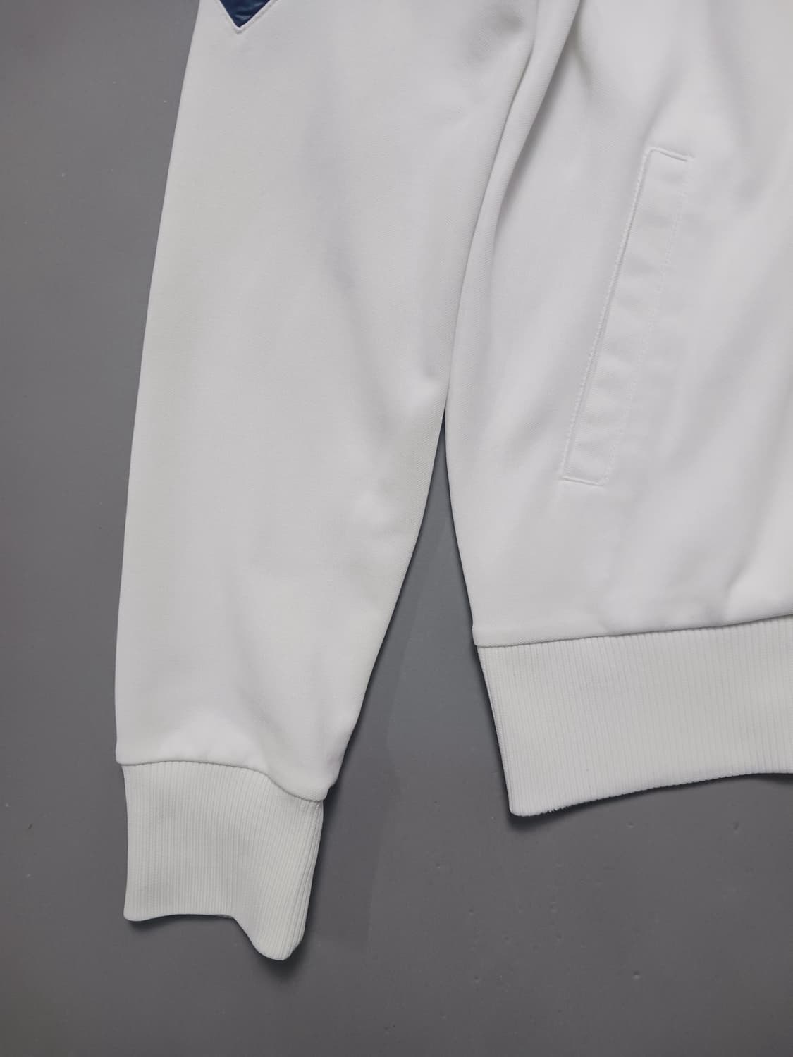 [100] 데상트 화이트 배색 트랙 자켓 상품이미지3