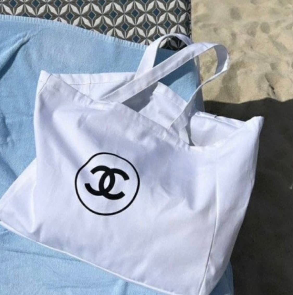 샤넬 뷰티 CC로고 에코백 상품이미지1