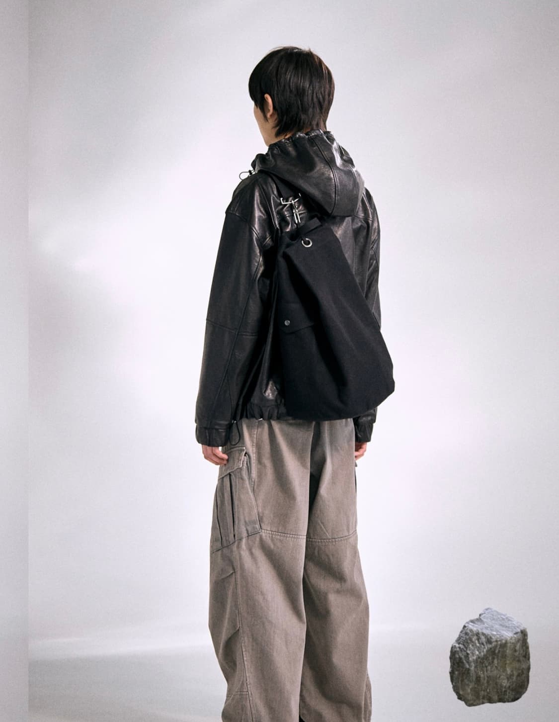 해칭룸 더플 크로스 백 블랙 상품이미지1