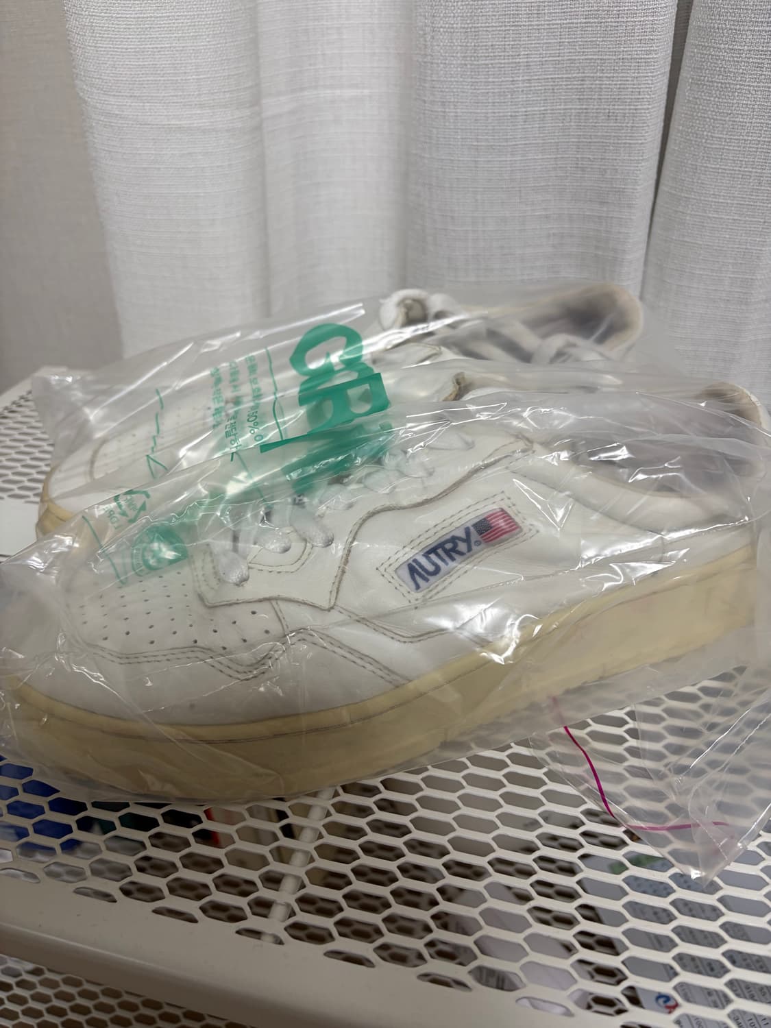 오트리 메달리스트 로우 고트스킨 스니커즈 화이트 상품이미지3