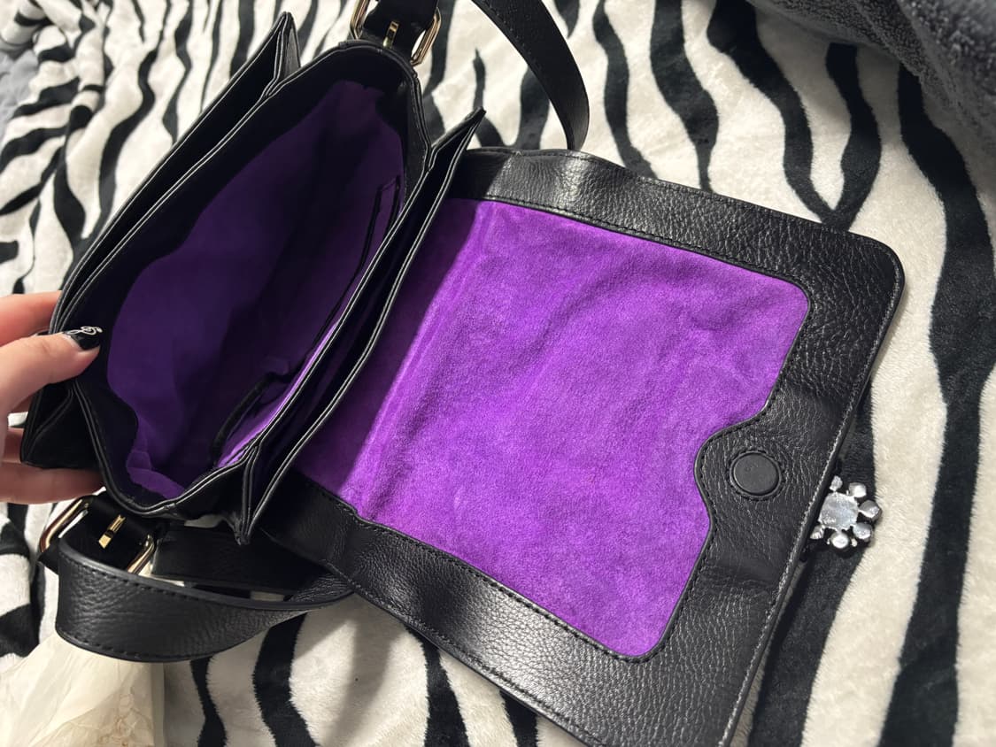 Juicy Couture(쥬시꾸뛰르) 고딕 블랙 숄더백  상품이미지5