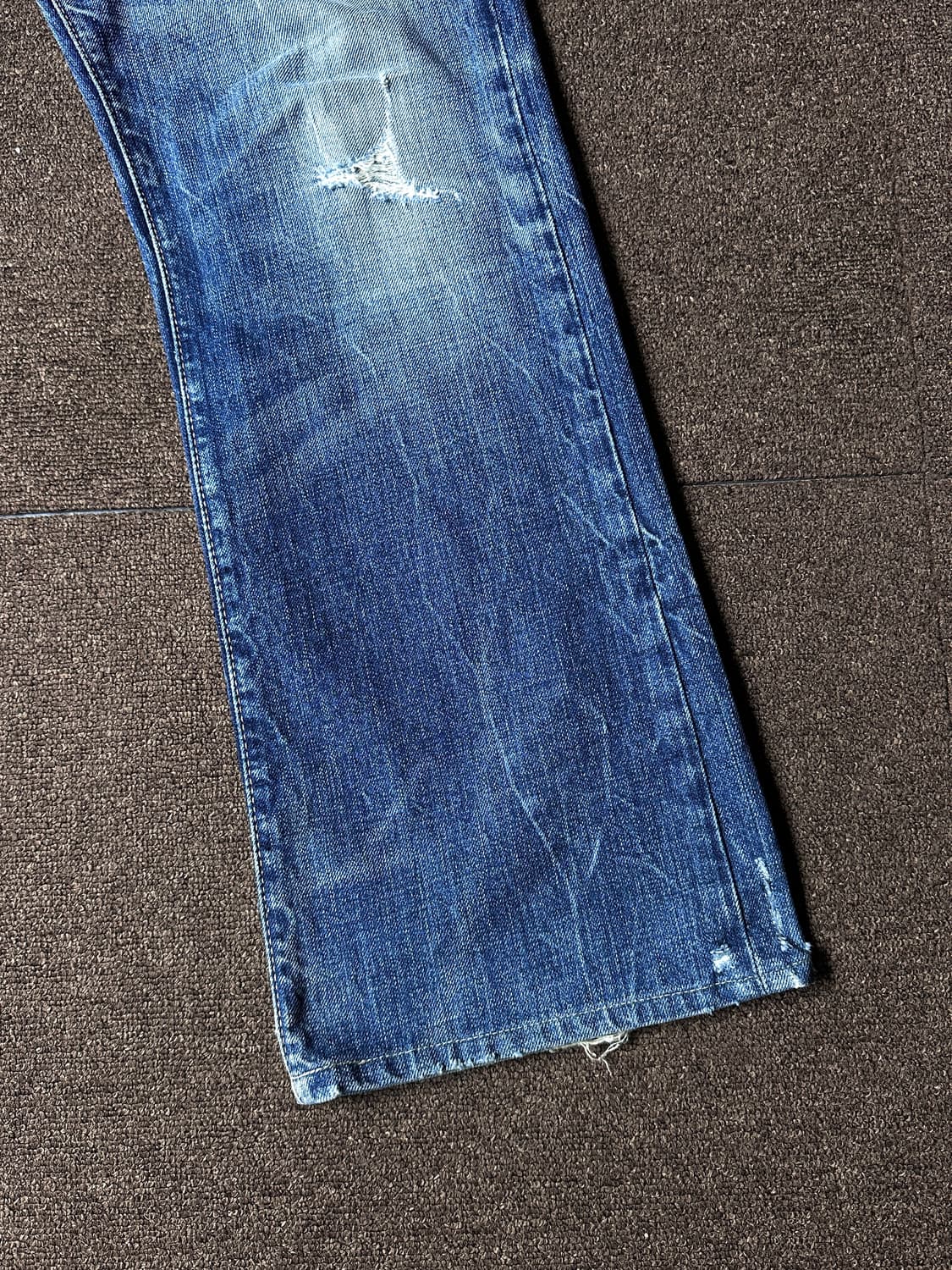 Abercrombie & Fitch 디스트레스 워시드 플레어 진 상품이미지10