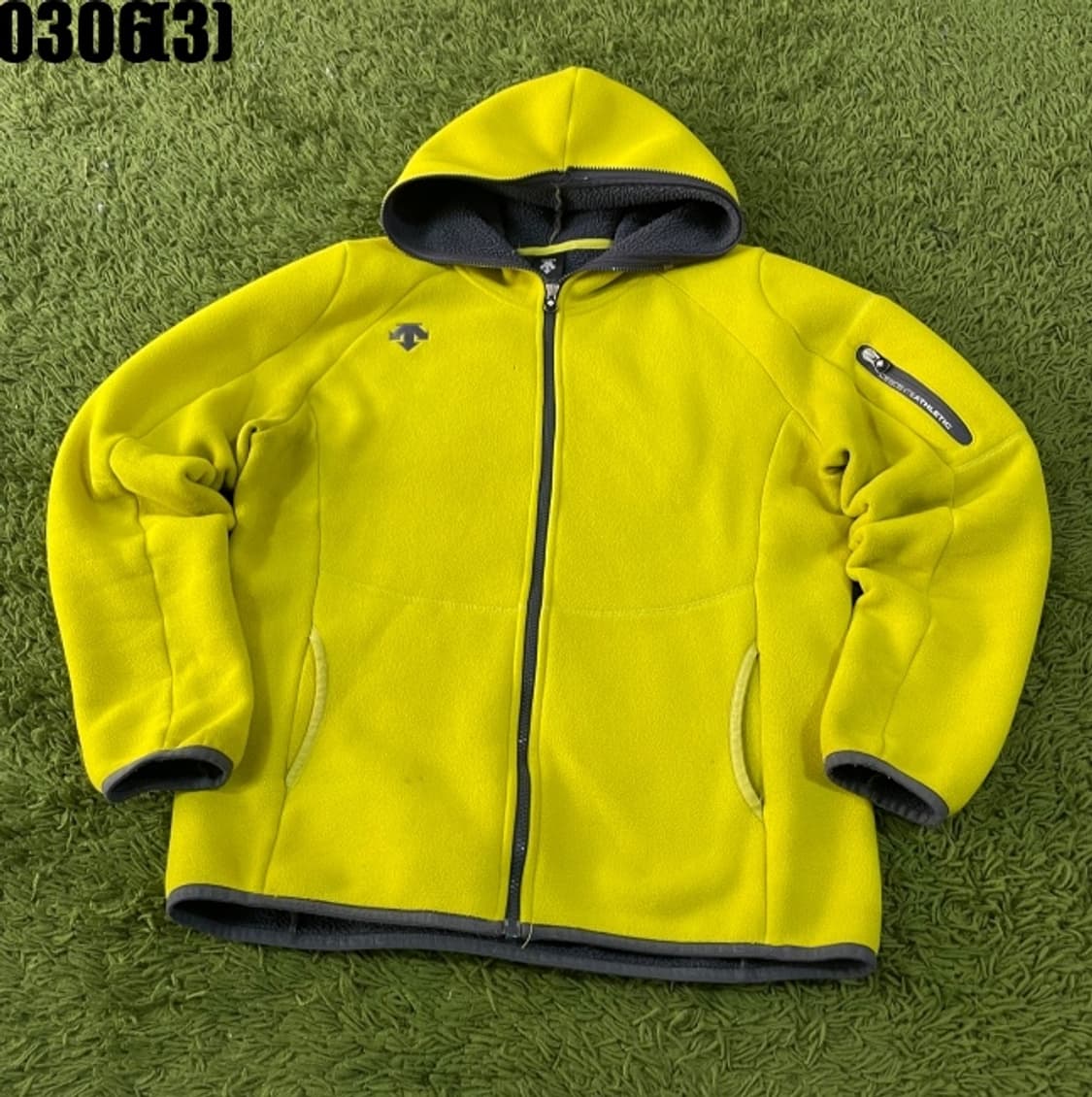 데상트 플리스 자켓 상품이미지1