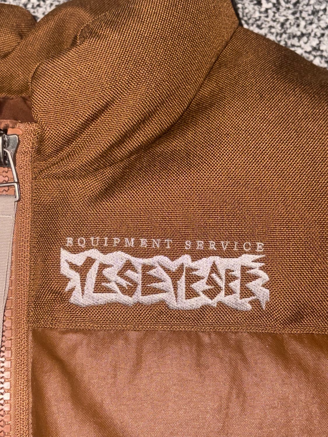 [YESEYESEE] Hoolignas Down Vest Brown 상품이미지4
