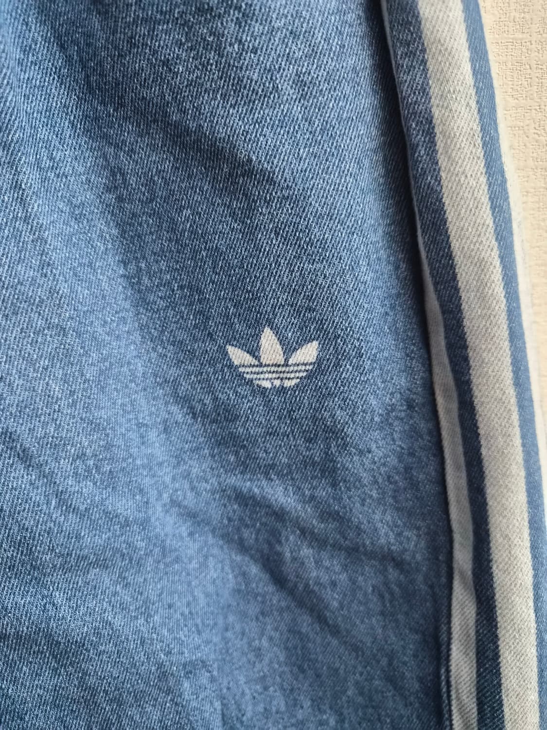 우먼 S) 아디다스 데님 트랙팬츠 팝니다 상품이미지3