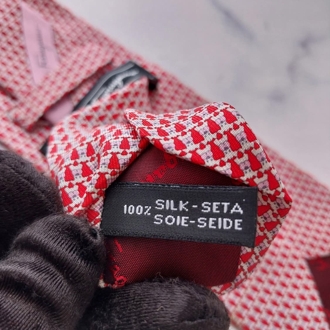 페라가모 실크 레드 강아지 패턴 넥타이 9cm B등급 K2484
 상품이미지5