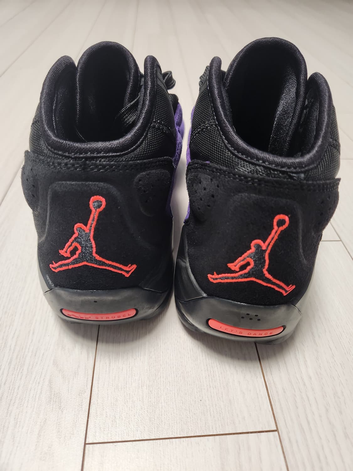 나이키 조던 자이언 2 PF 코트 퍼플 블랙 사이즈250

오염 하자없이 상품이미지4