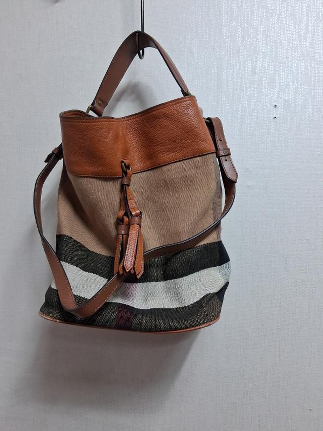 버버리 애쉬비 체크호보백 소가죽배색 큰사이즈 상품이미지1