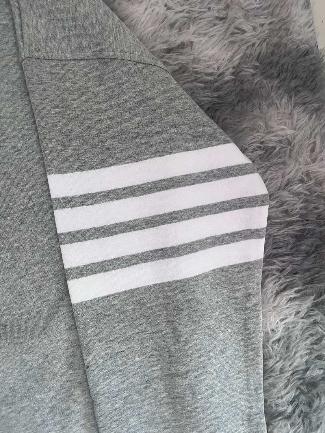 톰브라운 엔지니어드 사선 스웨트셔츠 상품이미지2