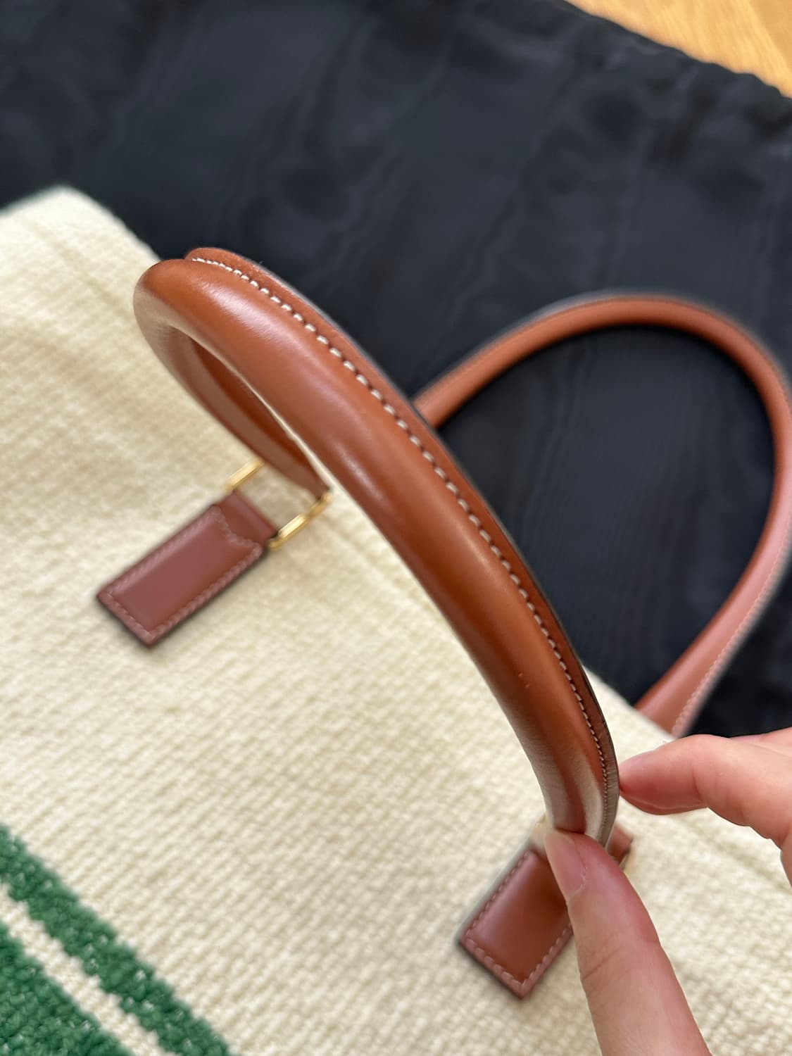 셀린느 텍스타일 카프스킨 호리즌탈 카바스백 그린 상품이미지5