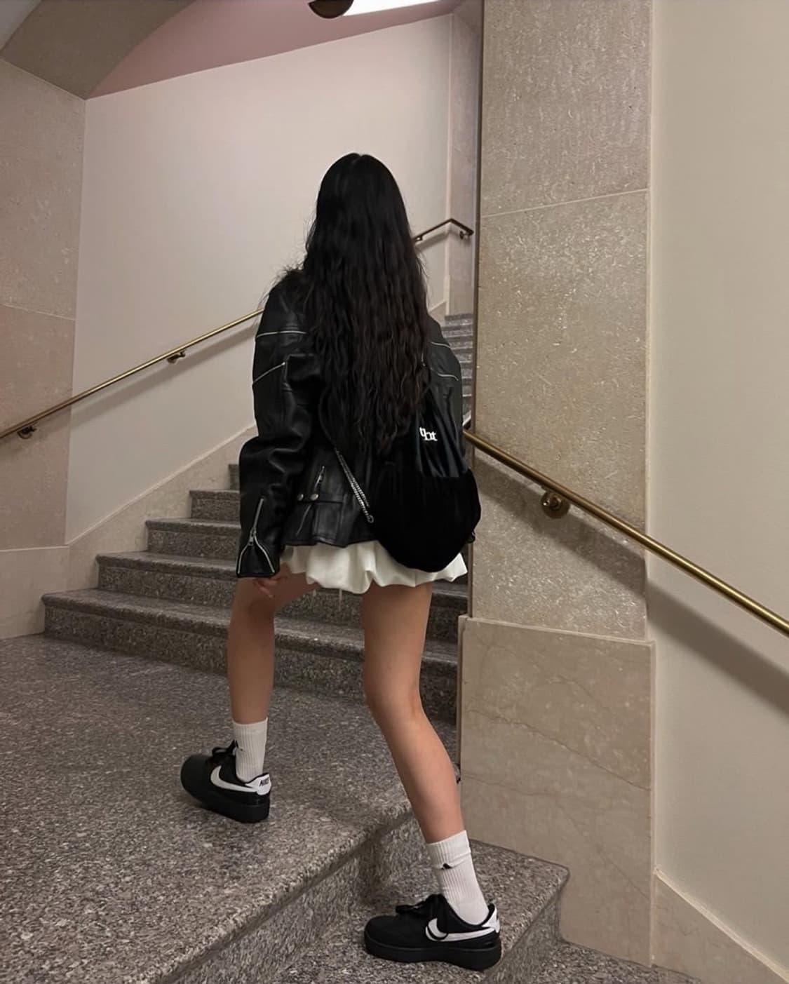 쓰리타임즈 벨벳 체인 백팩 상품이미지2