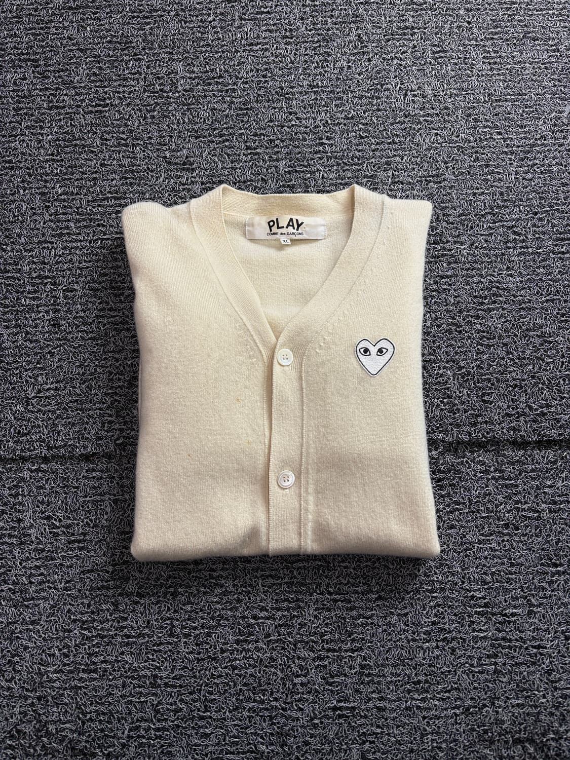 꼼데가르송 플레이 화이트 하트 와펜 가디건 2909 상품이미지1