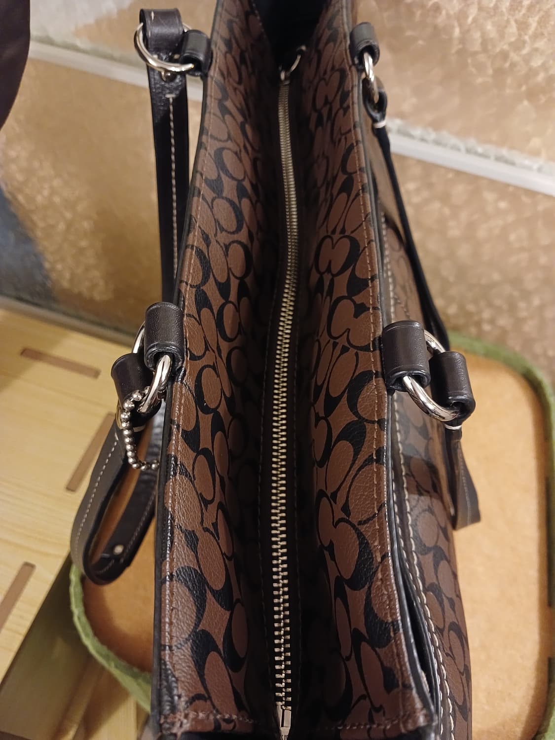 코치 정품 여성 시그니처 브라운 숄더백 상품이미지8