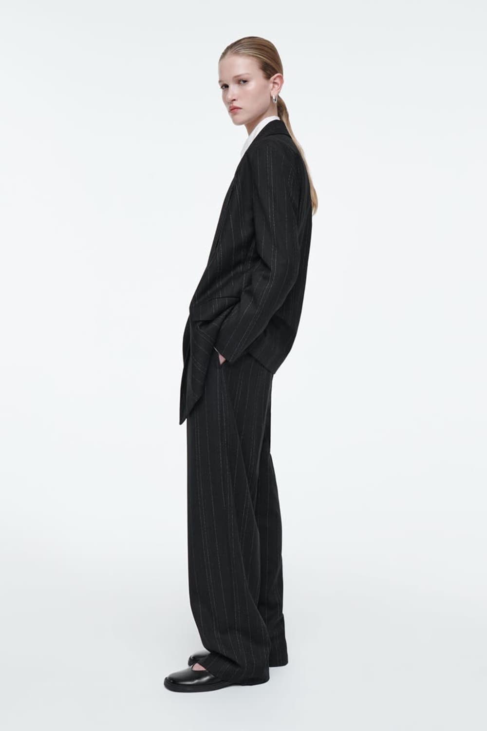 COS의 핀스트라이프 테일러드 트라우저 상품이미지1