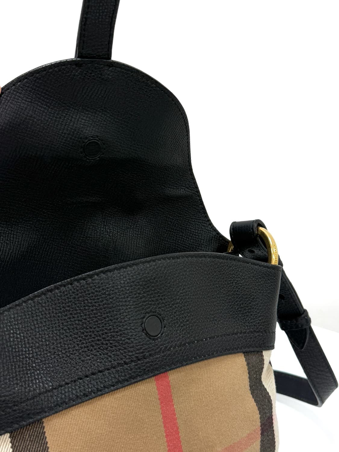 버버리 체크 레더 트리밍 플랩 크로스백 상품이미지8