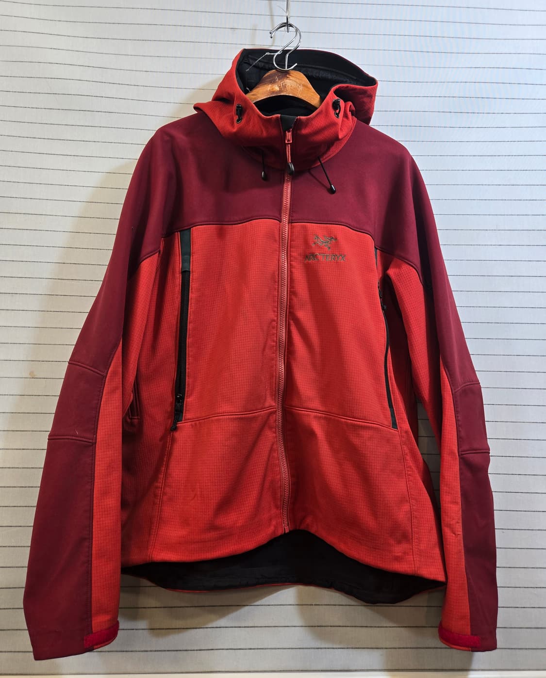 아크테릭스 시그마 SV 레드 후드 소프트쉘 자켓 상품이미지1