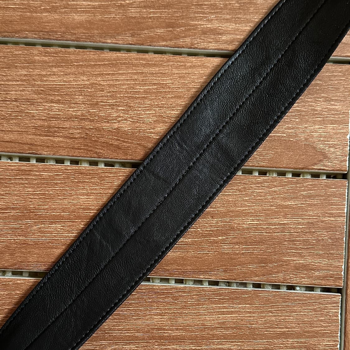 Legato largo fake leather cross bag 상품이미지8