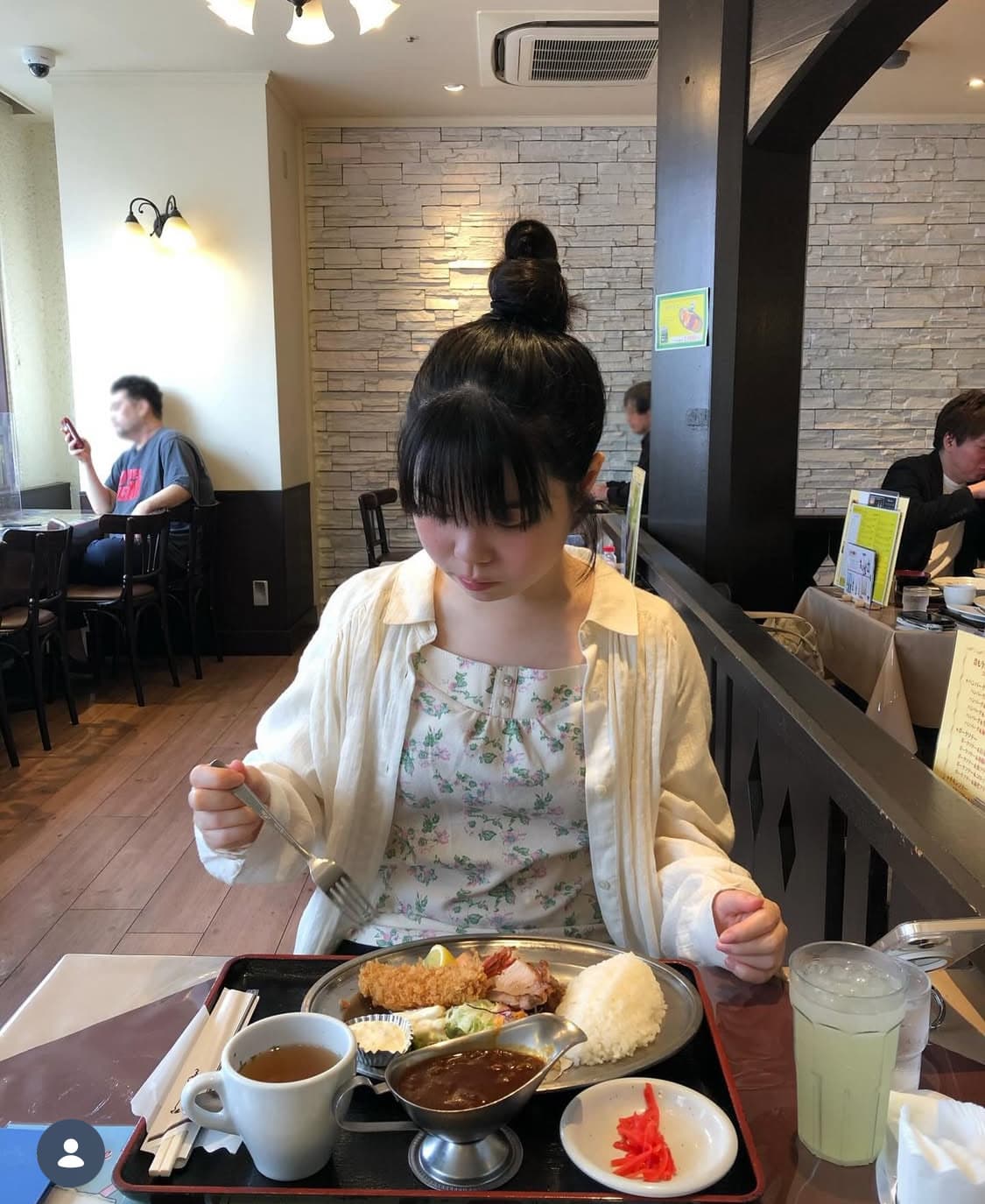 쉬이즈큐트 제인셔츠 새상품 (연늘템) 상품이미지1