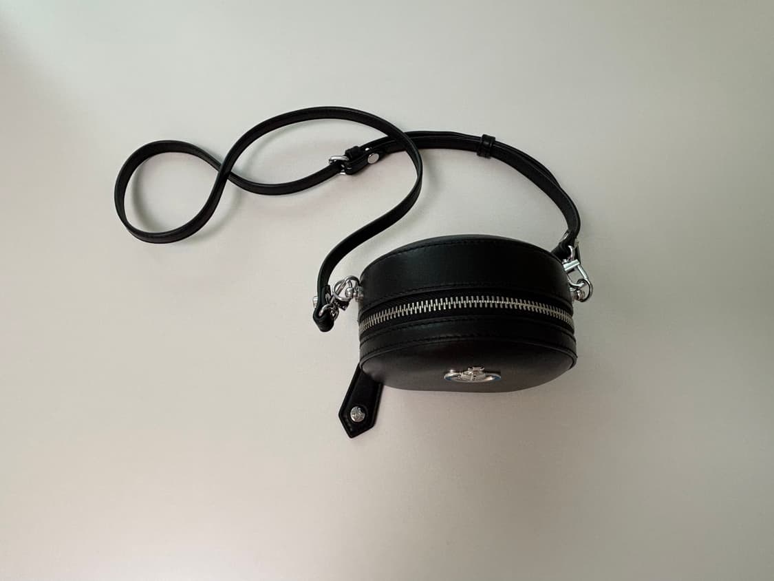 비비안웨스트우드 크로스백 블랙 (1회착용) 상품이미지5