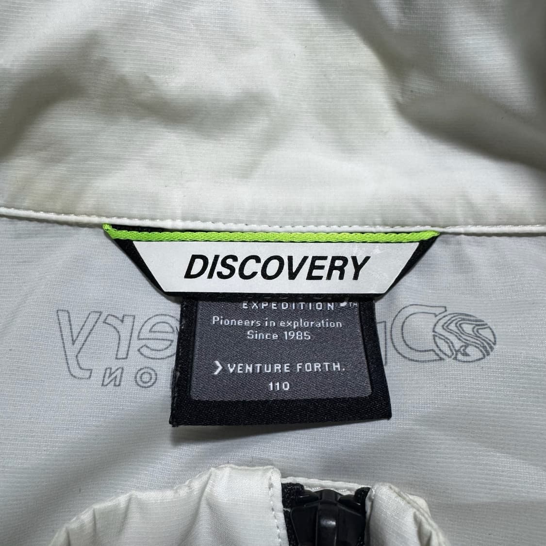 디스커버리 화이트 경량 바람막이  상품이미지4