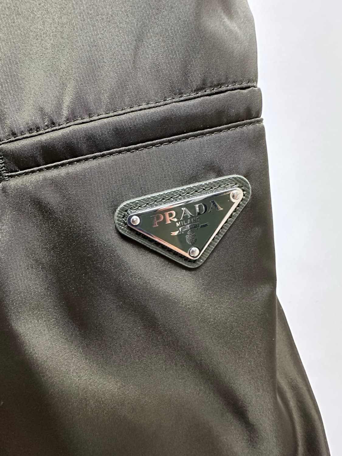 프라다 백로고 리나일론 버뮤다 숏팬츠 46 상품이미지3