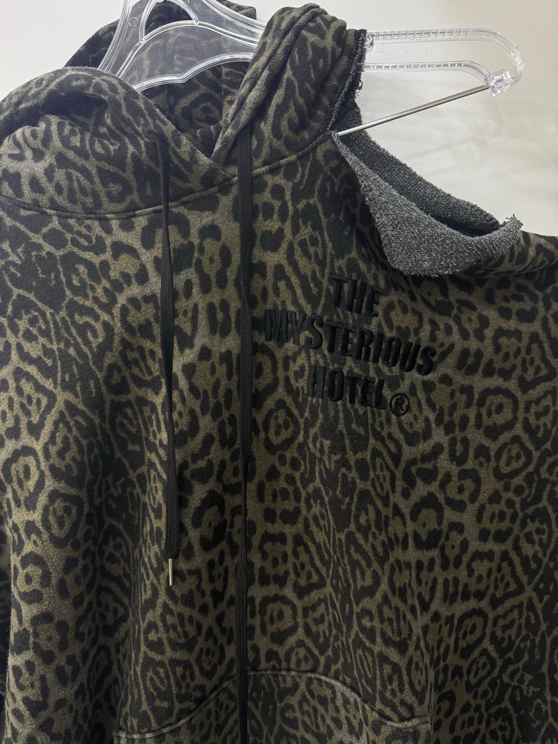 미스테리어스호텔 오프숄더 후디 레오파드 상품이미지5