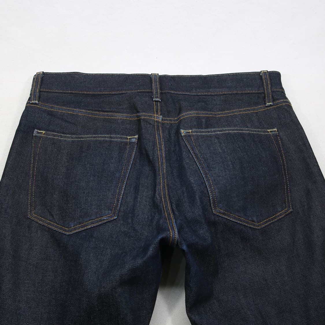 (착용컷) 유니클로 셀비지 진 (남성용 33.5) 상품이미지8