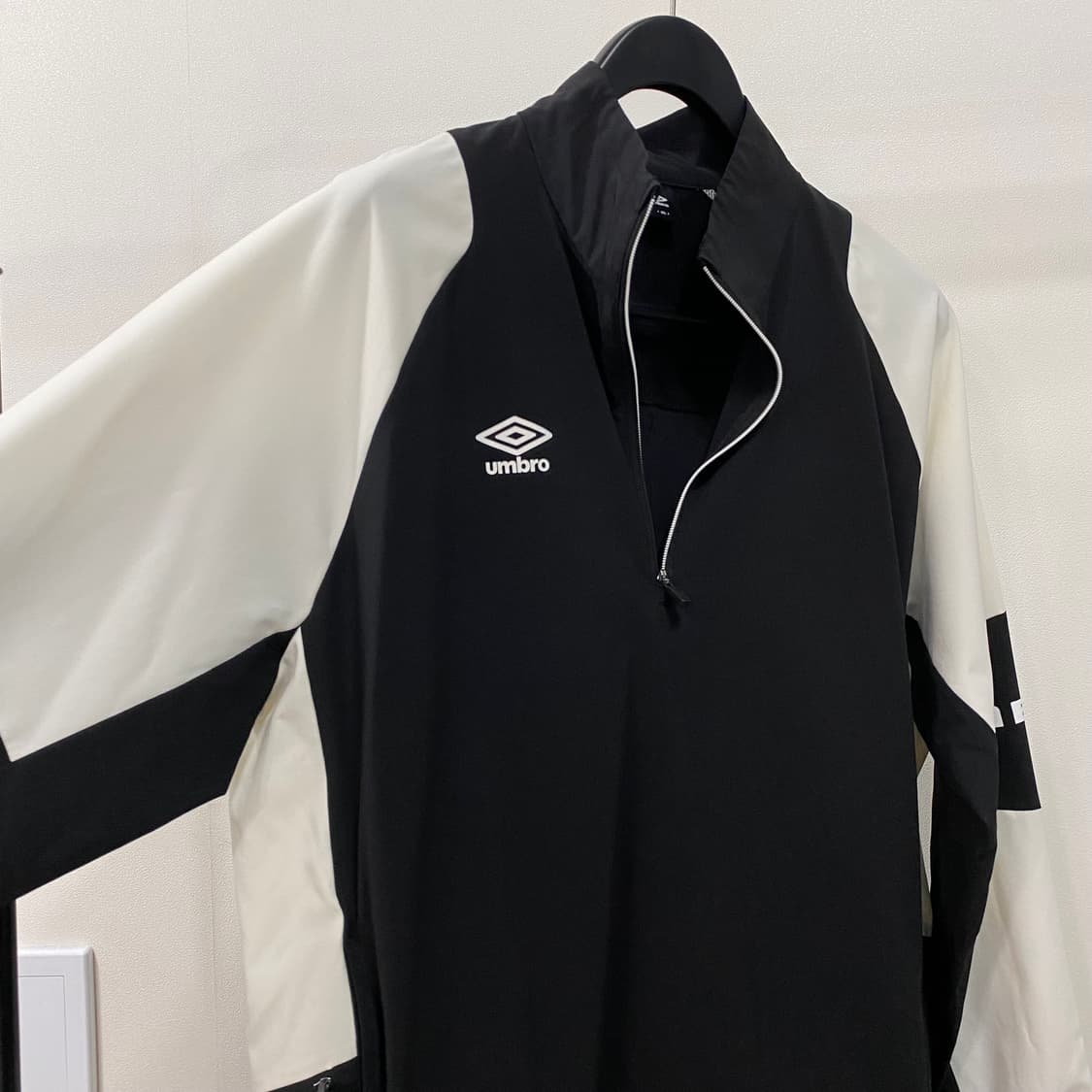 엄브로 워밍업 스트레치 하프집업 탑 상품이미지3